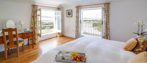 6 bedrooms, individually decorated, individually furnished, free WiFi