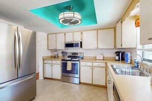 Private kitchen - Sunset Oasis (Homosassa Springs) (Homosassa Springs)