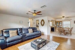 TV - Sunset Oasis (Homosassa Springs) (Homosassa Springs)