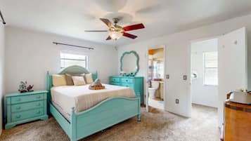 1 bedroom, desk, iron/ironing board, WiFi