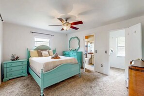 1 bedroom, desk, iron/ironing board, WiFi