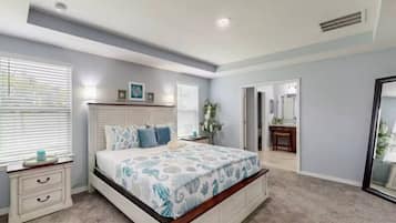 Desk, iron/ironing board, WiFi, bed sheets