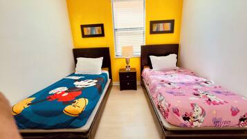 4 slaapkamers, een strijkplank/strijkijzer, wifi