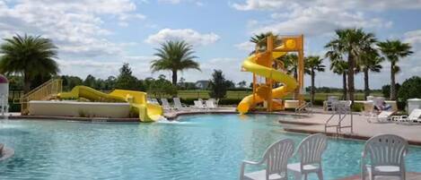 حمّام سباحة مُدفَّأ