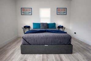 Desk, iron/ironing board, WiFi, bed sheets