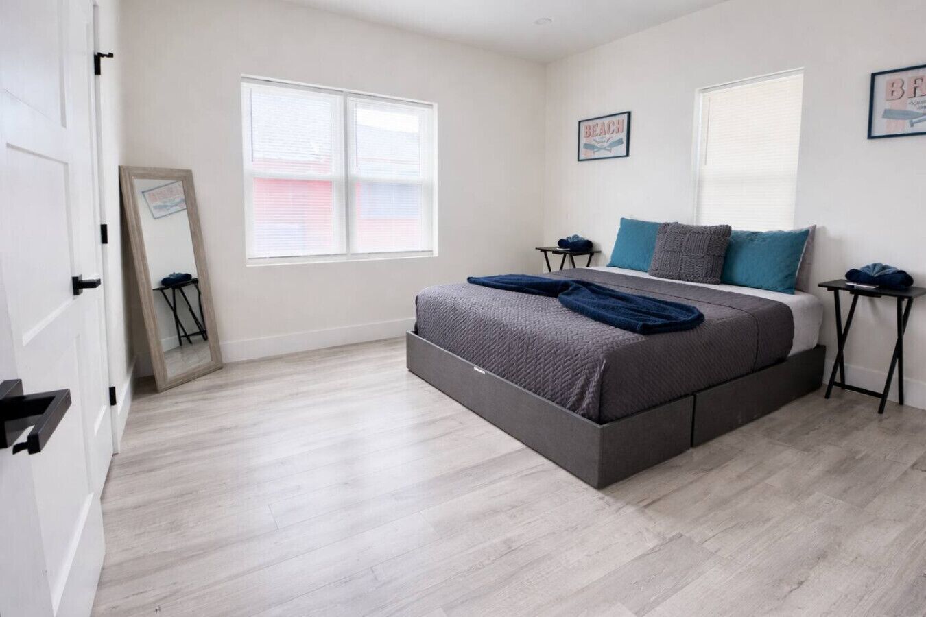 Desk, iron/ironing board, WiFi, bed sheets