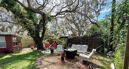 Gulfside Getaway - Beaches & Downtown