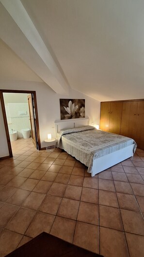 3 chambres, fer et planche à repasser, Wi-Fi gratuit, draps fournis