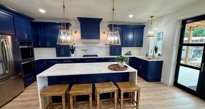 Brand new luxurious 3-bedroom home w/huge dock in Captain Ron's cove