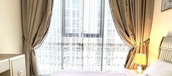 Tranquil 1BR Escape With Pool View in Meydan