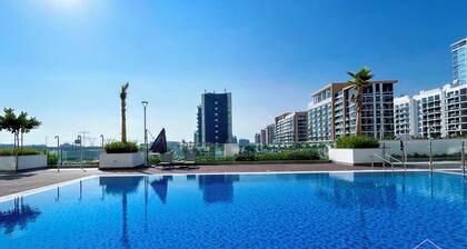 Tranquil 1BR Escape With Pool View in Meydan