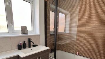 Shower, hair dryer, towels