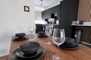 Dining - Nottingham 2-bed House, Sleeps 4, Pet Friendly (Nottingham)