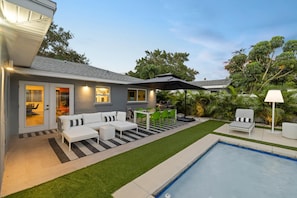 Outdoor dining - NEW! Artsy 3BR/2BA Pool Home Arlington Park Near Beaches (Sarasota)