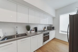 Micro-ondes, four, plaque de cuisson