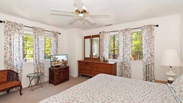 Signature Cabin, 3 Bedrooms, Non Smoking, Patio | Individually decorated, individually furnished, free WiFi, bed sheets