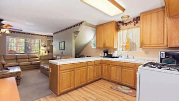 Signature Cabin, 3 Bedrooms, Non Smoking, Patio | Private kitchen | Fridge, microwave, oven, stovetop