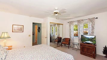 Signature Cabin, 3 Bedrooms, Non Smoking, Patio | Individually decorated, individually furnished, free WiFi, bed sheets