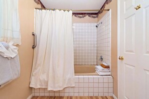 Signature Cabin, 3 Bedrooms, Non Smoking, Patio | Bathroom | Combined shower/tub, towels, toilet paper - Spacious 3BR Chalet (Big Bear Lake)