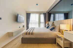 Deluxe Suite | In-room safe, blackout drapes, soundproofing, iron/ironing board