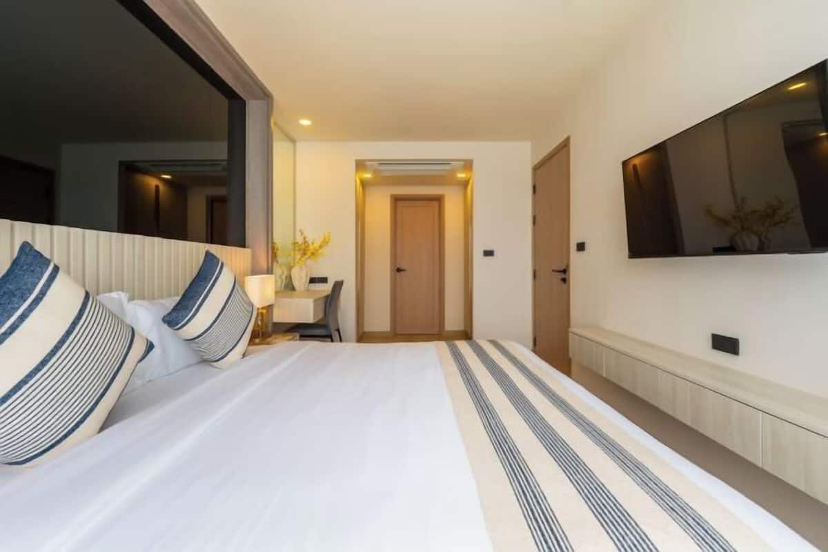 Brankas, tirai kedap cahaya, setrika/meja setrika, dan Wi-Fi gratis