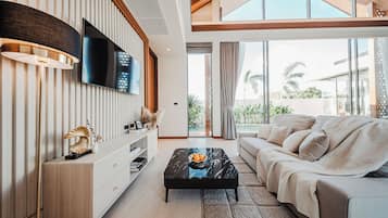 3 Bedroom Pool Villa | 起居区 | 43-英寸纯平电视(配备数码频道)