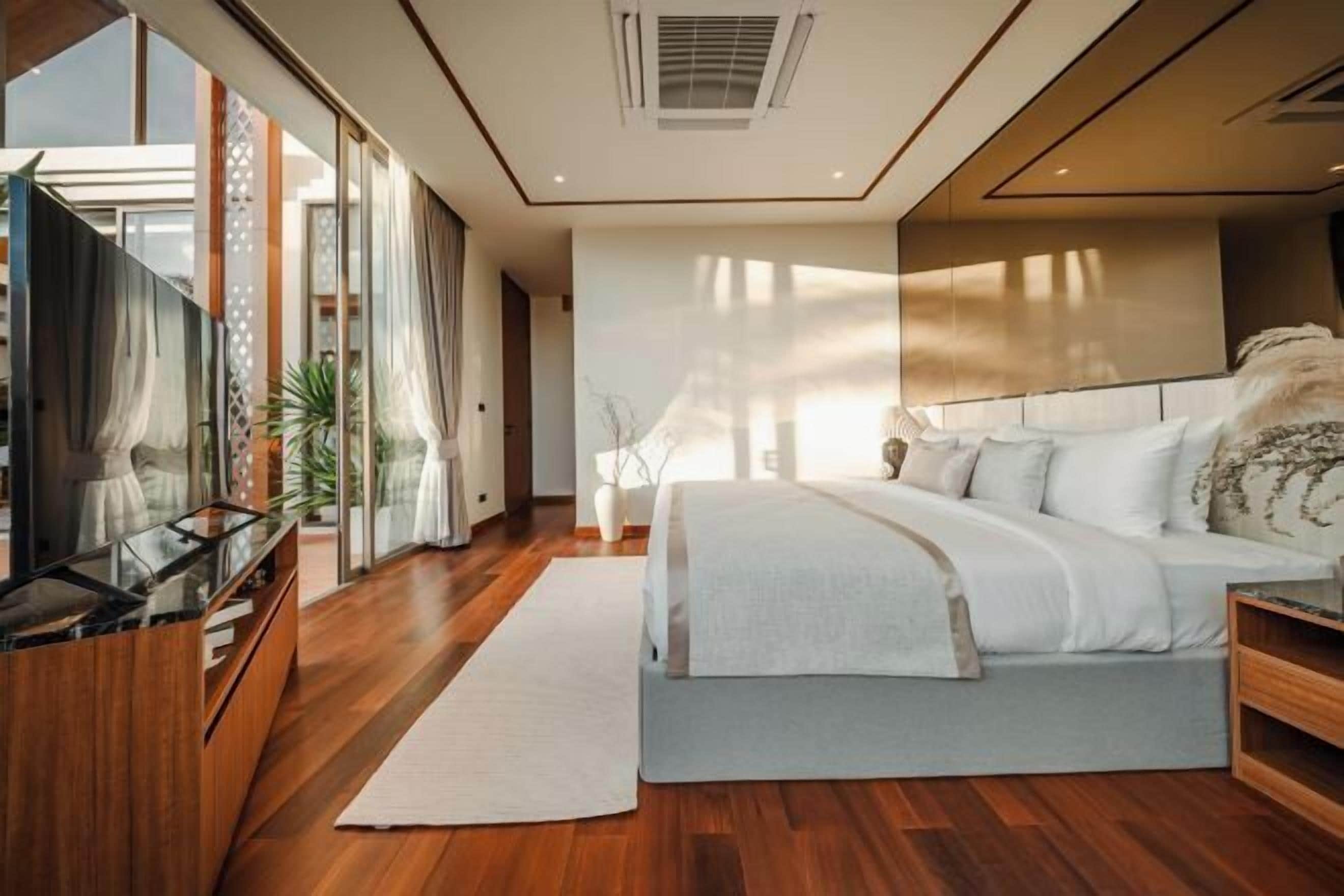 Brankas, tirai kedap cahaya, setrika/meja setrika, dan Wi-Fi gratis