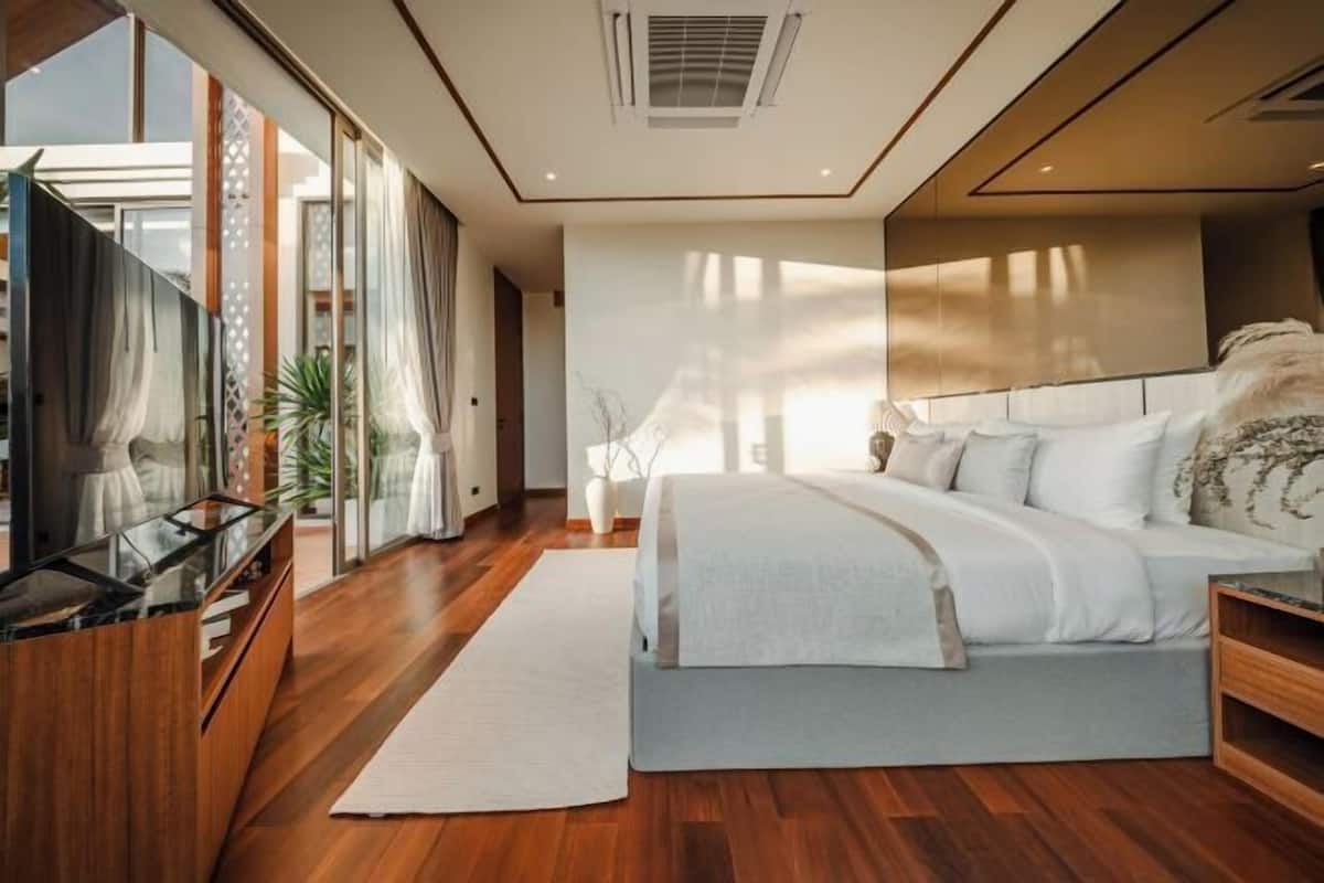 Brankas, tirai kedap cahaya, setrika/meja setrika, dan Wi-Fi gratis