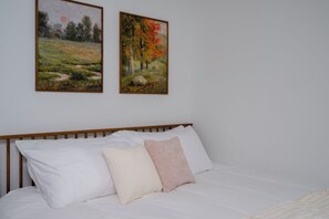 5 bedrooms, iron/ironing board, WiFi, bed sheets - Hot Tub & Mtn Views - Peaceful Pagosa Springs Retreat Minutes to Town  & Trails (Pagosa Springs)