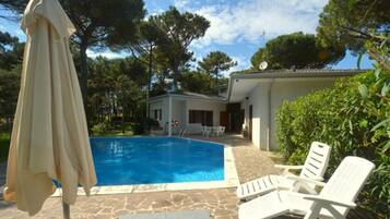 Kolam renang outdoor