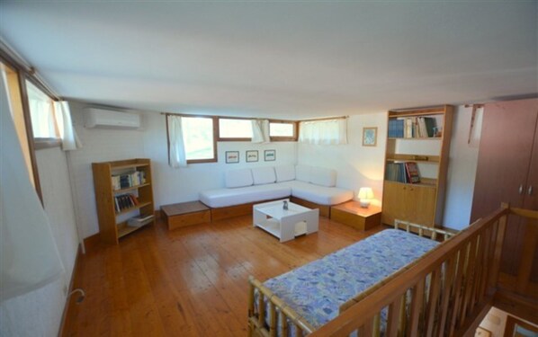 Villa, 3 Bedrooms, Patio, Pool View | Living room