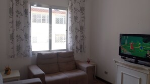 Living area - Large apartment, sea view with Wi-Fi (Guilhermina Praia Grande)