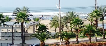 Large apartment, sea view with Wi-Fi