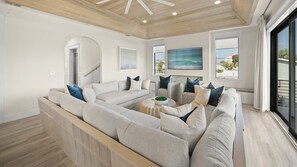 House, Accessible | 6 bedrooms, Internet - Salty Sunrise in Clearwater Beach (Clearwater Beach)