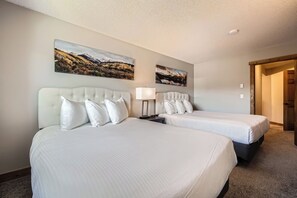 2 bedrooms, iron/ironing board, travel crib, WiFi - Spacious Ski-In Condo in the Heart of Breckenridge! (Breckenridge)