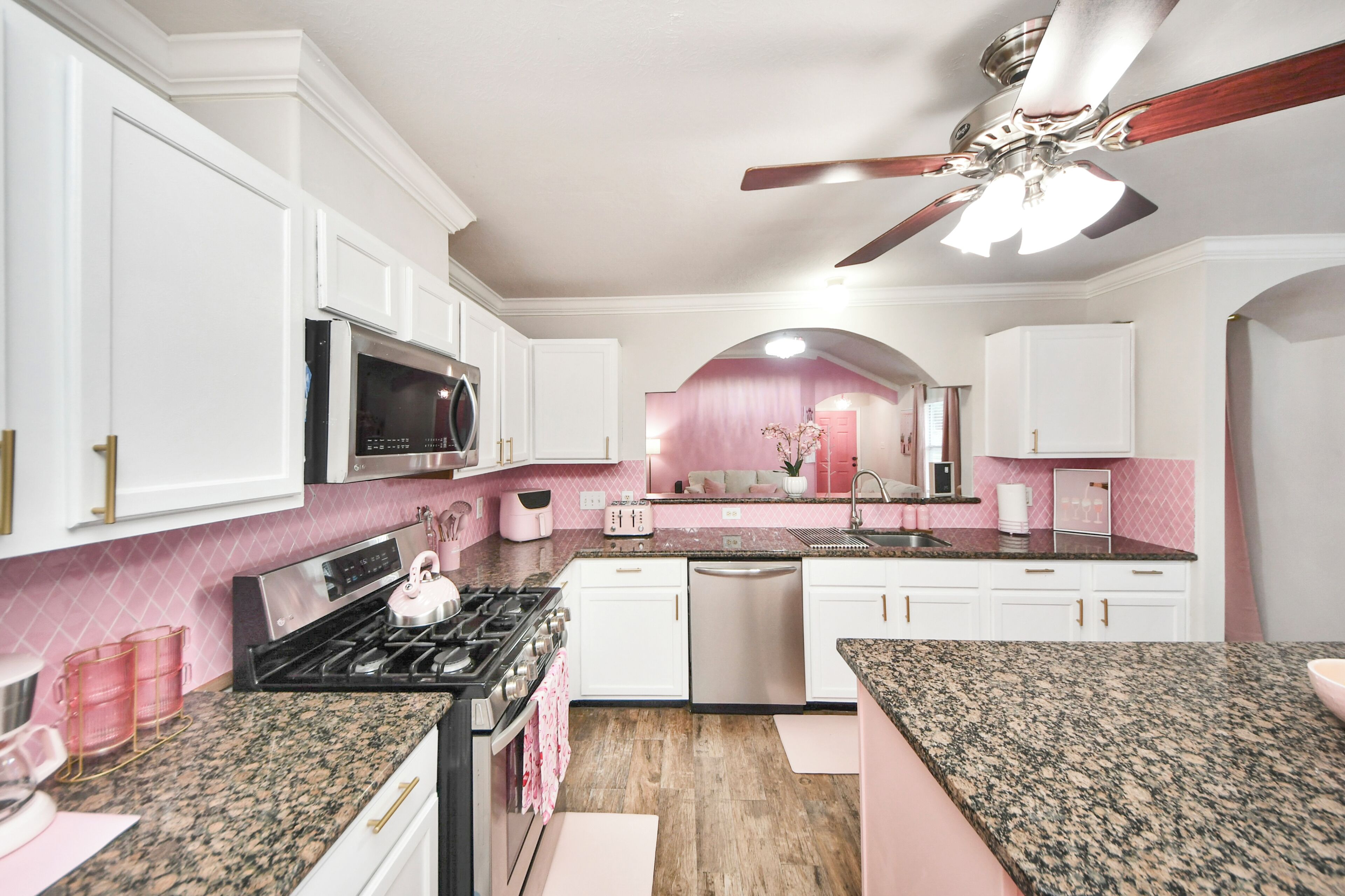 Mikrowelle, Herdplatte, Geschirrspüler