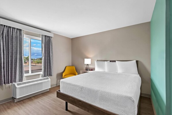 Suite, 1 Queen Bed, Non Smoking