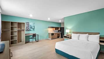 Room, 1 Queen Bed, Mobility Accessible, Non Smoking (Bathtub W/grab Bars) | Desk, laptop workspace, blackout drapes, free WiFi