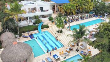 2 outdoor pools