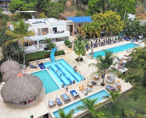 2 outdoor pools