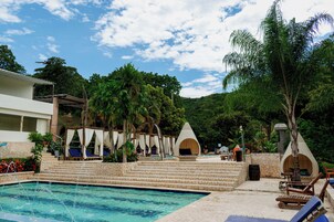 2 piscinas al aire libre