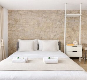 Signature Studio, Courtyard View | View from room - 1614 Sevres (Paris)