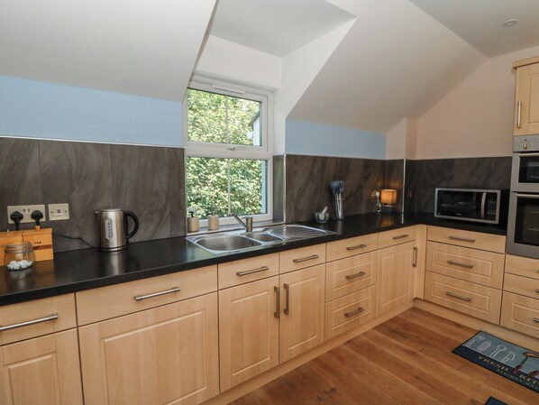 Cottage | Bếp riêng | Máy rửa bát, dụng cụ nấu nướng/bát dĩa/dao nĩa