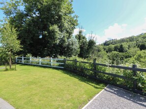 Cottage | Property grounds