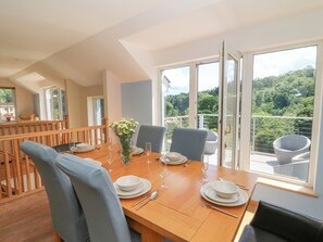 Cottage | Dining