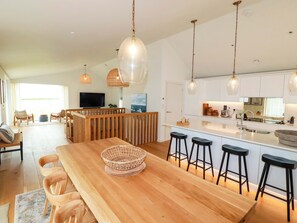 Dining - 8 Karn Havos (Wadebridge)