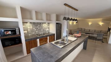 Fridge, microwave, oven, stovetop
