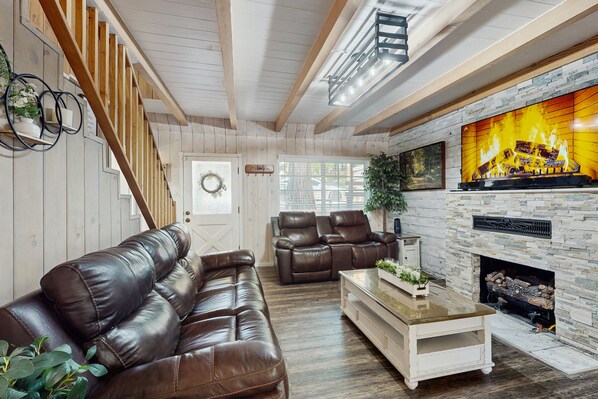 TV, fireplace, offices