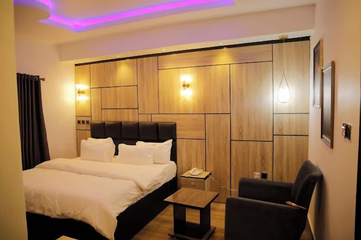 Deluxe Room, Balcony, City View | Desk, laptop workspace, soundproofing, WiFi (free)