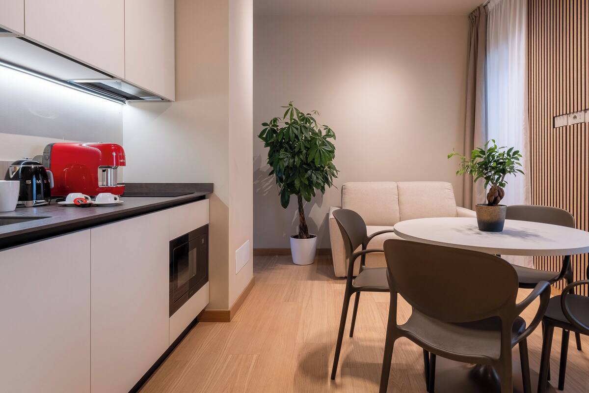 Studiosuite | Skrivebord og wi-fi (inkludert)
